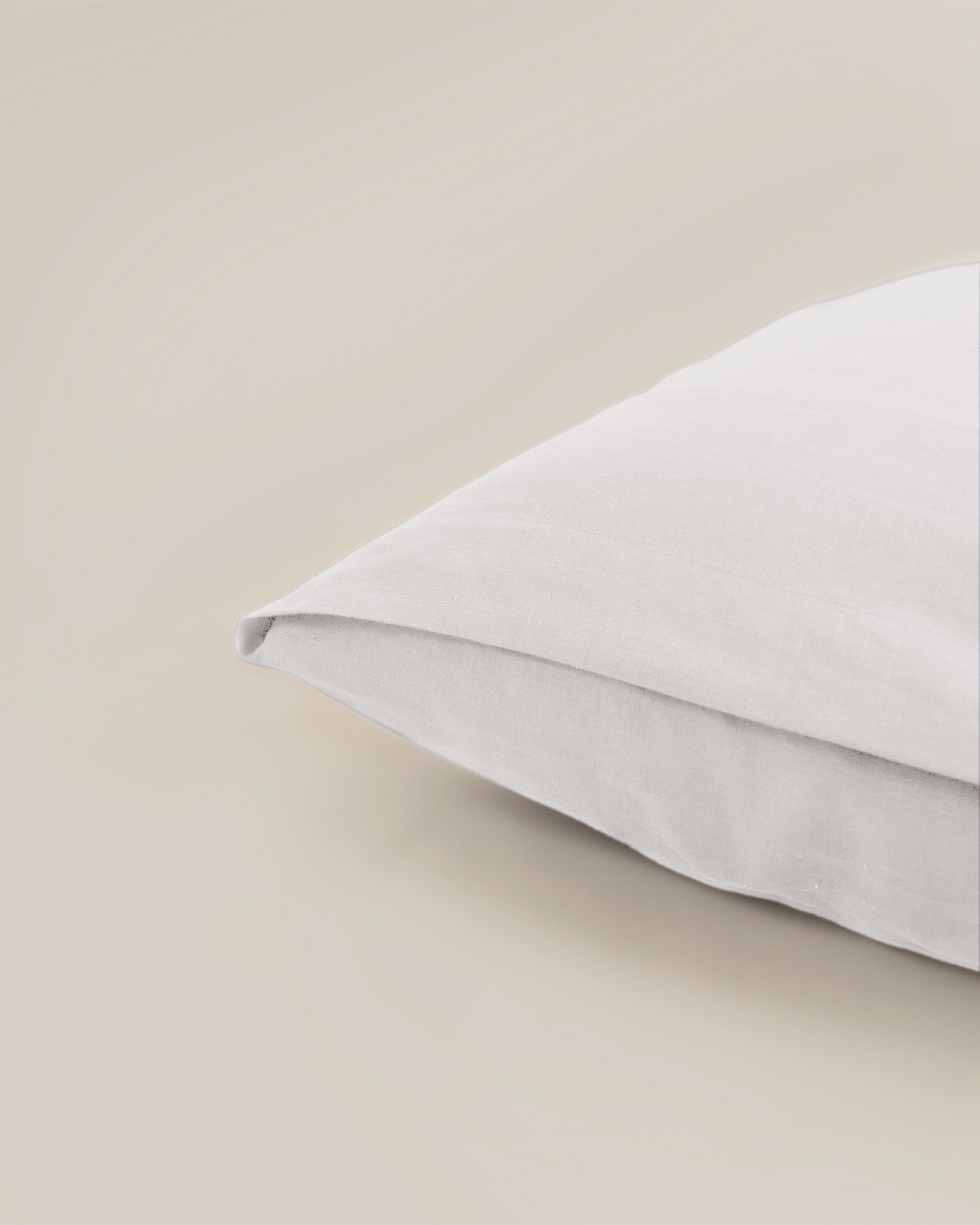 A Pair of Pillowcases in Bianco Puro