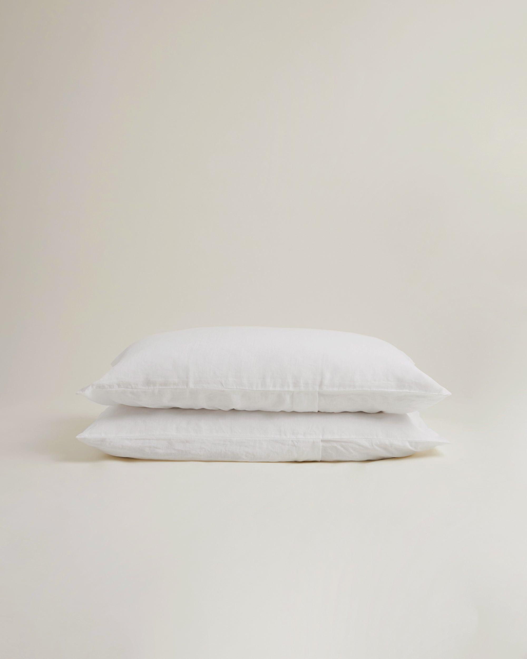 A Pair of Pillowcases in Bianco Puro