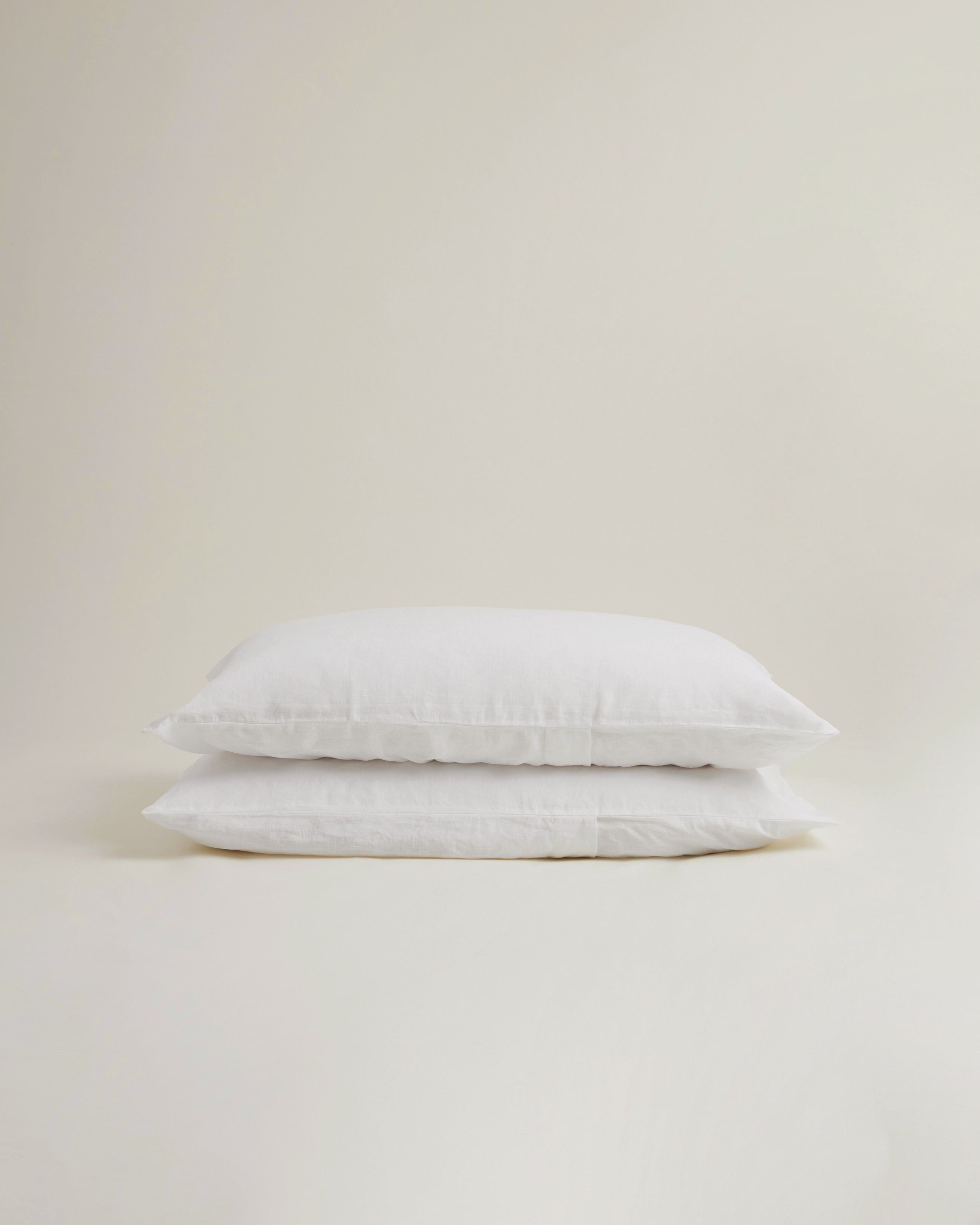 A Pair of Pillowcases in Bianco Puro